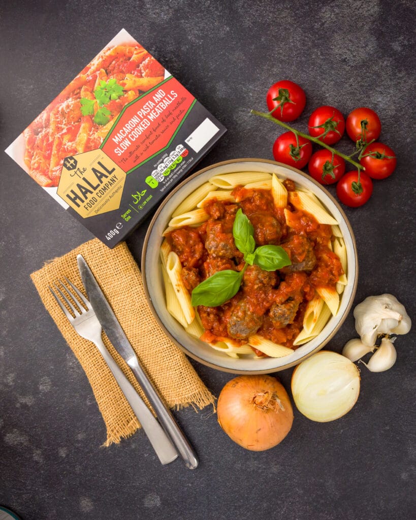maccaroni with meatball halal food